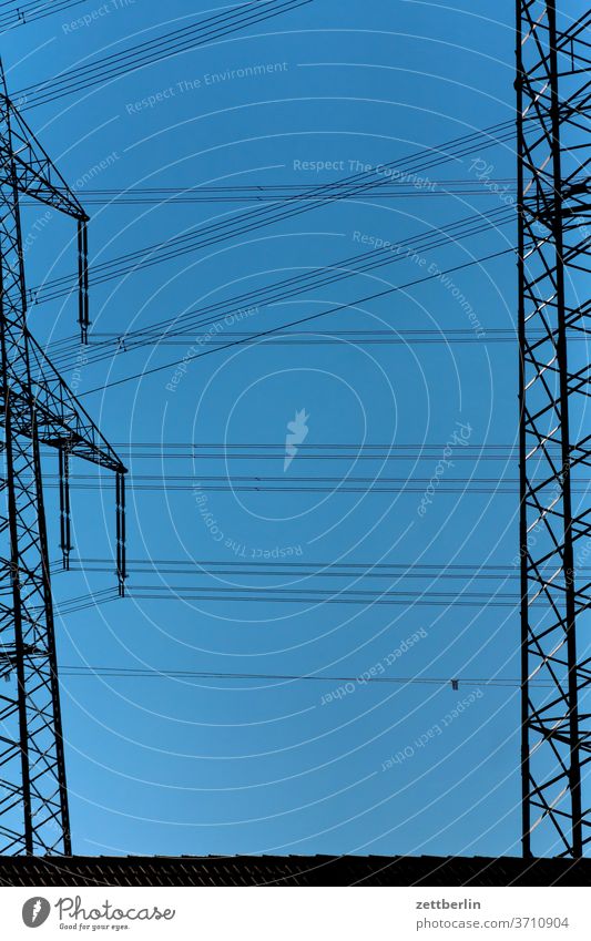 Hochspannung Strommast hochspannungsmast energie stromleitung kabel hochspannungskabel verbindung kraft kraftwerk hamm hamm-üntrop himmel wolkenlos sommer