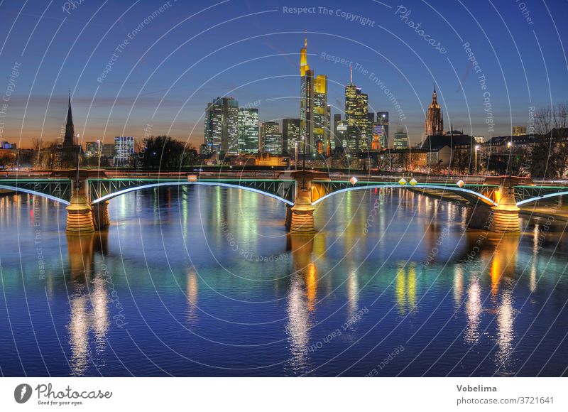 Frankfurt, abends hochhaus main hochhäuser city abendstimmung stadt großstadt skyline rhein-main-gebiet hessen deutschland brd hdr fluss brücke