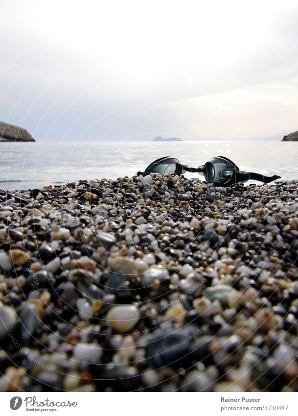 Schwimmbrille am Strand von Matala, Kreta, Griechenland Küste Küstenlinie Crete kreta griechenland Schutzbrille griechische Inseln Landschaft matala