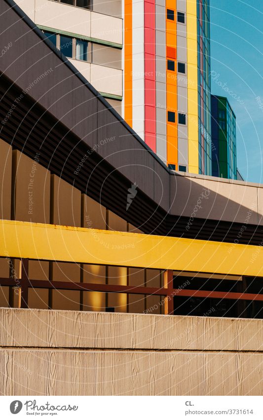 farbkombination / happy birthday photocase / schöne grüße an willma Architektur Architekturfotografie Gebäude bunt Hochhaus Fassade Linien abstrakt Farbe urban