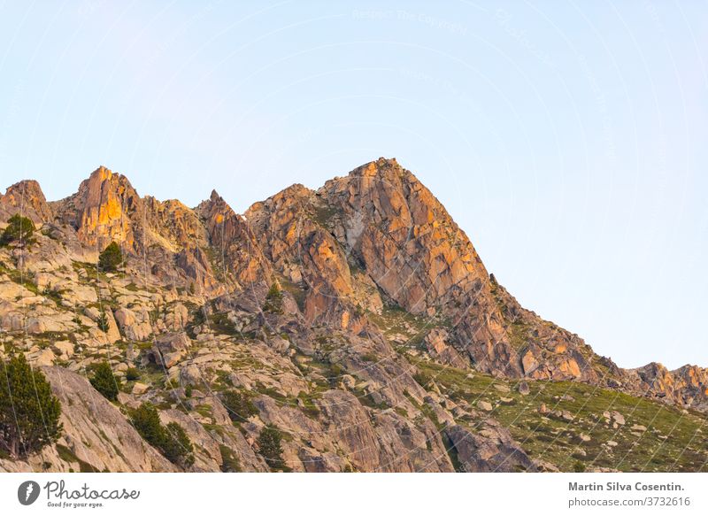 Landschaft am Montmalus-See im Sommer auf Andorra Nachmittag alpin Hintergrund schön blau cirque Ziele Ökologie lager Umwelt Erosion Abend Wald Frankreich