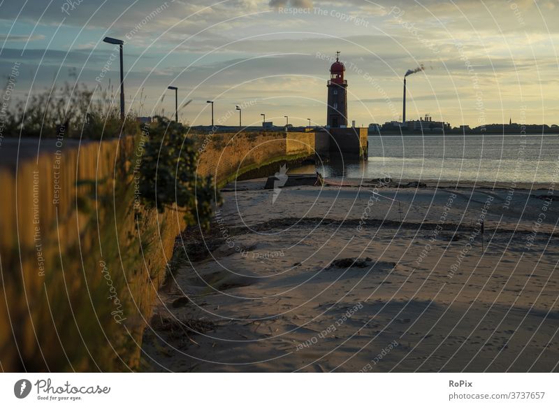 Sonnenuntergang am alten Pier in Bremerhaven. Hafen harbour boote Fischer Fischerei Strand beach Küste Meer sea Ozean Gezeiten tides Sommer Sommerurlaub coast