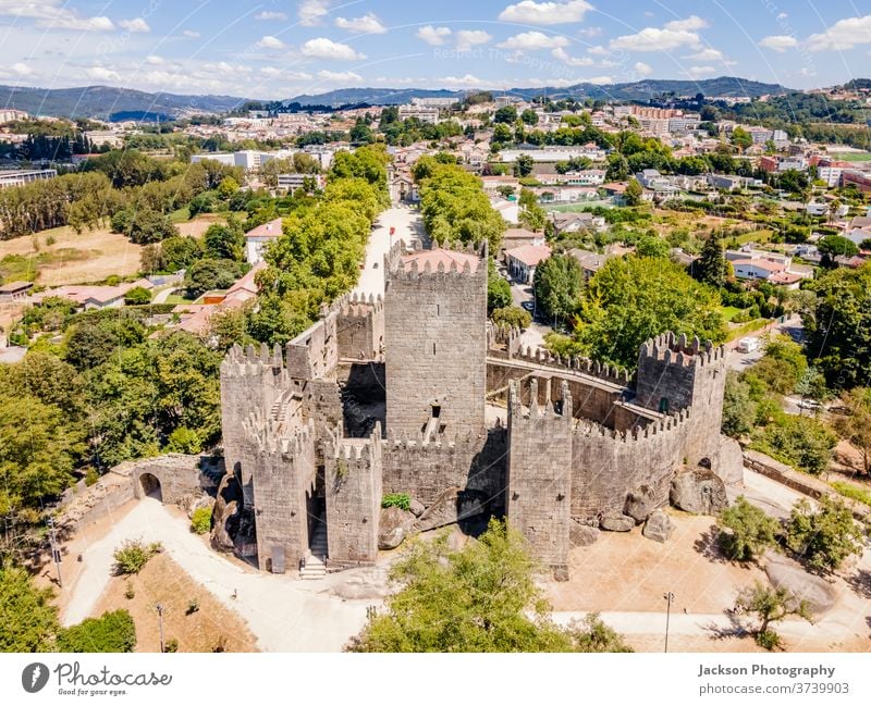 Luftaufnahme der Burg von Guimaraes, Portugal guimaraes Burg oder Schloss Stadtbild Antenne alt Tourismus Großstadt UNESCO-Weltkulturerbe Palast kulturell