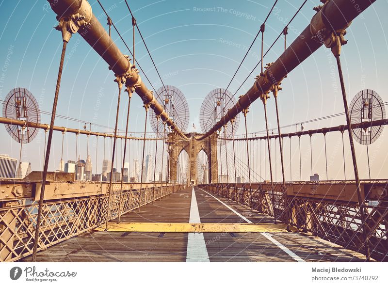 Retro-getontes Bild der Brooklyn Bridge, New York City, USA. New York State Großstadt Gebäude Wahrzeichen reisen Stadtbild Architektur retro altehrwürdig Brücke