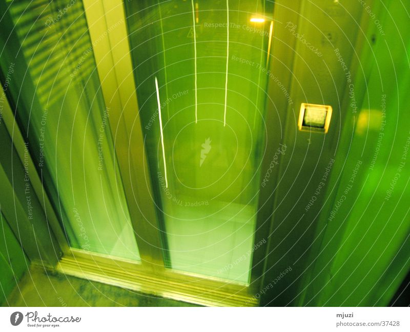 lift Fahrstuhl grün Zeitreise Architektur abwärts Beam-me-up-Scotty disapear