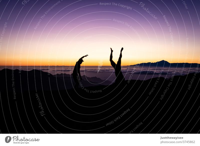 Silhoutte mit wunderschönem Sonnenuntergang auf dem Teide Silhouette Himmel Gran Canaria Menschen Natur Berge u. Gebirge Landschaft orange Abenddämmerung Person