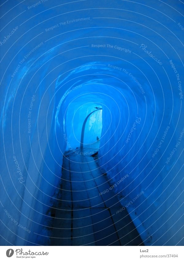 Gletscher Tunnel kalt Nacht Eis blau
