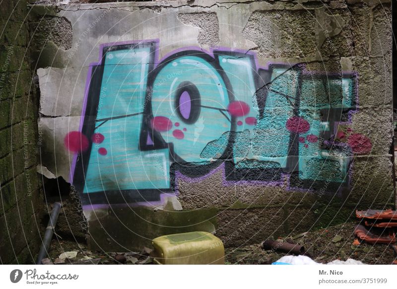 Love Graffiti Liebe Schrift Schriftzug Gefühl Verliebtheit Schriftzeichen gesprayt Liebesgruß Glück Partnerschaft Liebesbekundung Mitteilung Gefühle Betonwand