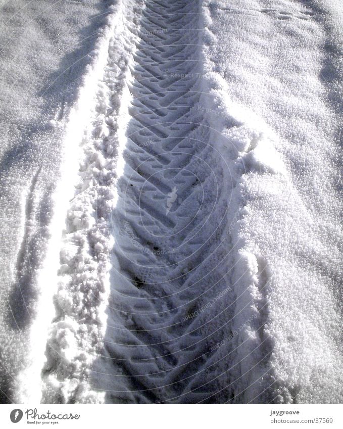 reifenspuren im schnee Reifenspuren Winter Schneespur Spuren Eis Traktorspur