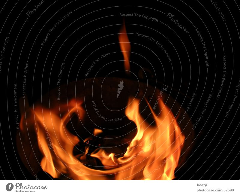 Fire Brand heiß dunkel Physik Nachtfeuer Flamme Wärme Feuerstelle