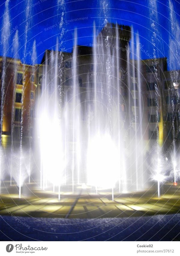 römischer Brunnen Rom Wasserfontäne Nacht Stil Licht Architektur Italien