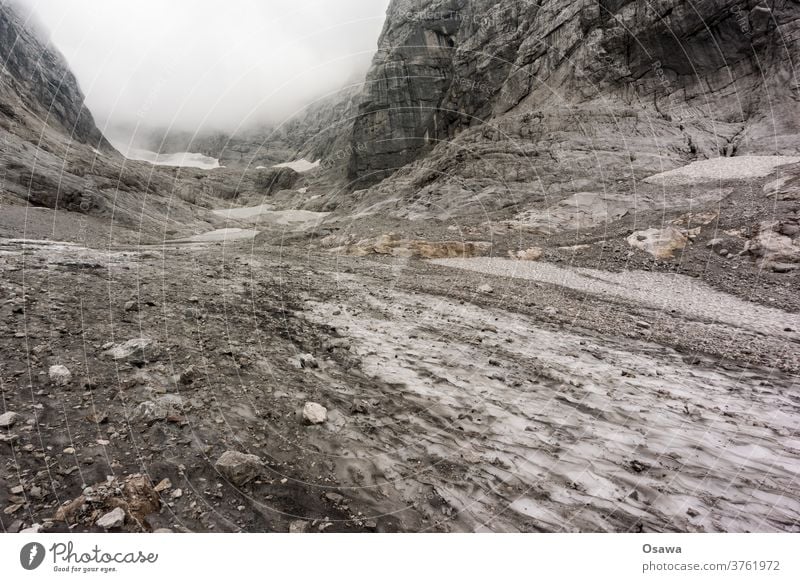 Die Reste des Blaueisgletschers Berge u. Gebirge Alpen Eis Stein Geröll Schnee Felsen Landschaft Außenaufnahme kalt Gletscher Klima Umwelt Klimawandel Wolken