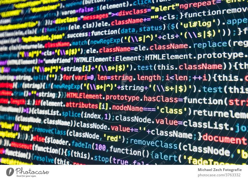 Entwickler-Bildschirm mit farbigem Website-Programmiercode Entwicklung Farbe Code Programmierung php Netz Anwendung Hintergrund Transparente binär Charakter