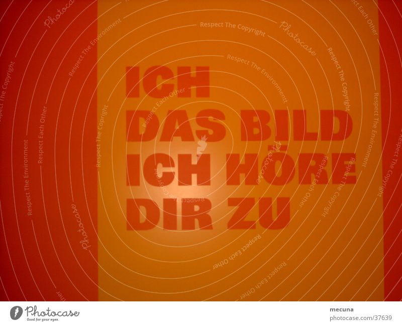 Durchgang fünf Höfe München Langzeitbelichtung obskur orange Bild Schriftzeichen ich das bild höre dir zu