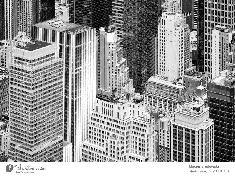 Schwarz-Weiß-Luftaufnahme der vielfältigen Architektur von New York City, USA. Großstadt neu schwarz auf weiß Manhattan Gebäude Turm Büro Antenne New York State