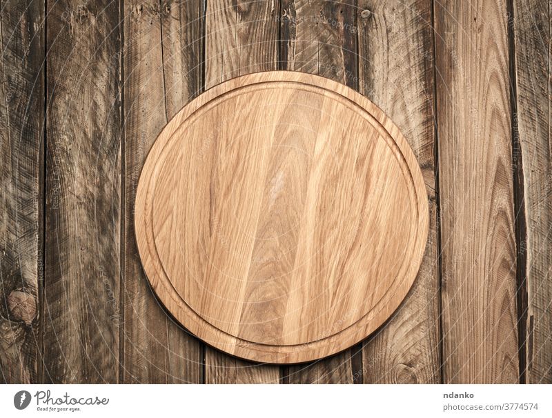 neues leeres rundes Holzschneidebrett auf grauem Tisch oben Hintergrund blanko Holzplatte kreisen Nahaufnahme Stoff Schneiden heimisch Gerät Lebensmittel