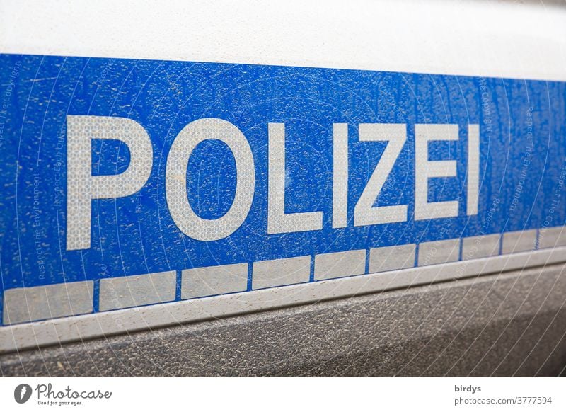 Polizei , Aufschrift auf einem schmutzigen Polizeifahrzeug - ein  lizenzfreies Stock Foto von Photocase