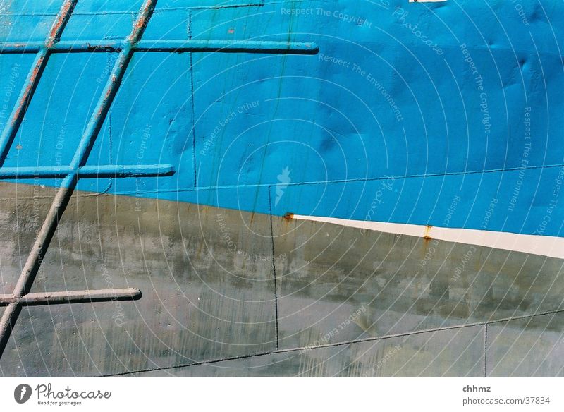 blaugrau Airbrush Zeichnung Patina diagonal Schweißnaht Wasserfahrzeug Rost Rust Schifffahrt Metall Bordwand ship's side shipyard color paint boat grey blue
