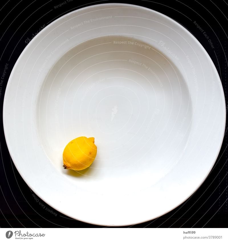 Teller mit Zitrone Stillleben minimalistisch Frucht Gesunde Ernährung Lebensmittel süß lecker Gesundheit Bioprodukte frisch Foodfotografie Essen