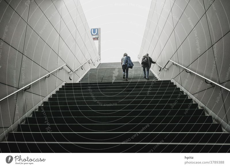 Treppe zum Licht Architektur Beton grau Bauwerk Architektur und Gebäude U-Bahn beschwerlich