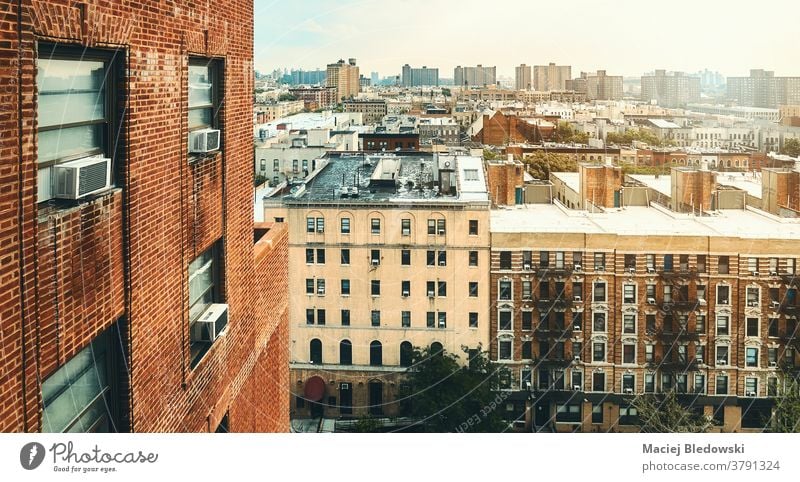 Stadtbild des Viertels Harlem bei Sonnenuntergang, New York City, USA. New York State Großstadt Gebäude Haus Baustein wohnbedingt Skyline neu Foto Klimaanlage