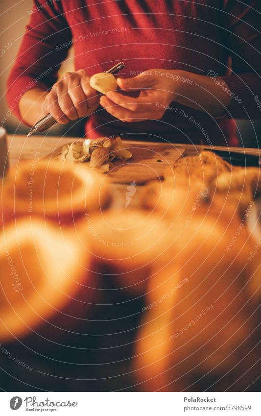 #A# Kürbis-Suppe-Am-Tun II Nahaufnahme Foodfotografie Essen zubereiten Diät rezept Küche kochen & garen Abendessen Kürbiszeit Kürbissuppe Kürbiskern