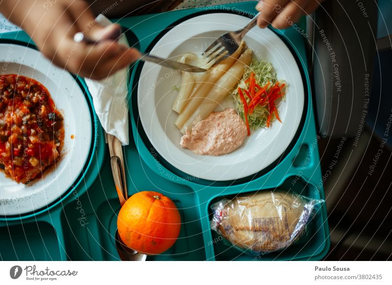 Lebensmittel aus dem Krankenhaus Gesunde Ernährung Gesundheit Gesundheitswesen Farbfoto Essen Diät Menschenleer lecker Gemüse Frucht Mahlzeit Mittagessen
