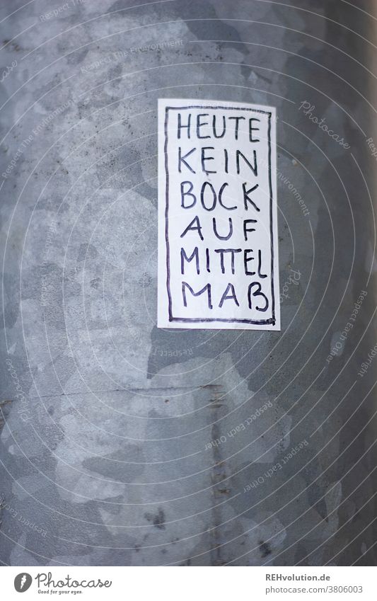 Sticker - Kein Bock auf Mittelmaß Schrift Kunst Handlettering Handschrift geschrieben kritisch Zweifel Aufkleber streetart Laternenpfahl Text worte kleben