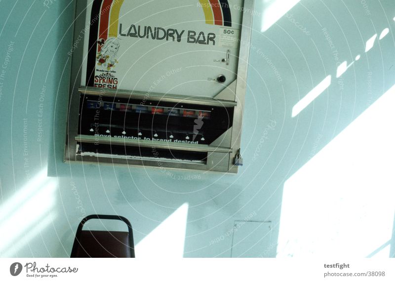 laundry bar Wäscherei Seife Automat Ladengeschäft Stadt San Francisco Amerika Wand Dienstleistungsgewerbe soap Stuhl Raum USA chair Sonne sun Mauer