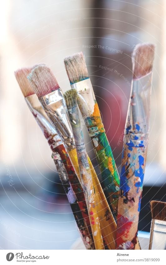 Der Herbst ist jetzt fertig mit der Malerei Pinsel Malutensilien Kunst bildende Kunst Farbe bunt Farbflecken Arbeitspause farbig Borstenpinsel kreativ gewaschen