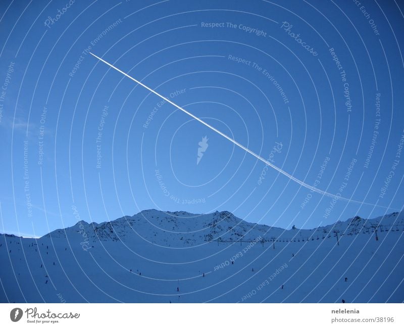 Kondensstreifen über den Bergen Flugzeug Sölden Ferien & Urlaub & Reisen Panorama (Aussicht) Gletscher Berge u. Gebirge Schnee blau Himmel Sport fliegen