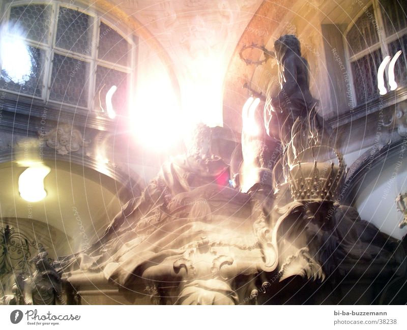 Gruft Wien Licht Gegenlicht Skulptur Statue Freizeit & Hobby kaisergruft hell Scheinwerfer Bewegung