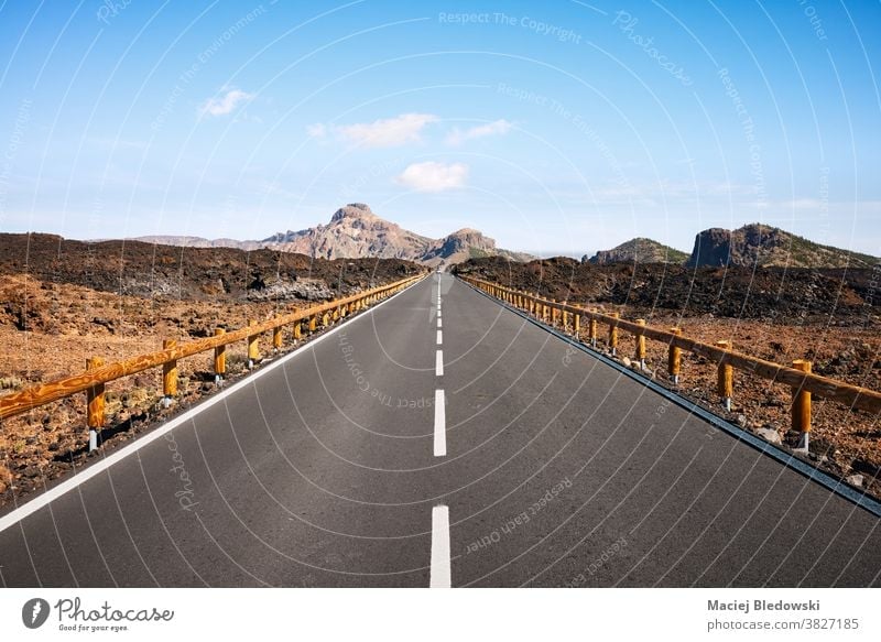 Panoramastraße in vulkanischer Landschaft, Teneriffa, Spanien. Straße Autobahn Menschenleer reisen Autoreise Berge u. Gebirge Natur Kanarische Inseln Abenteuer