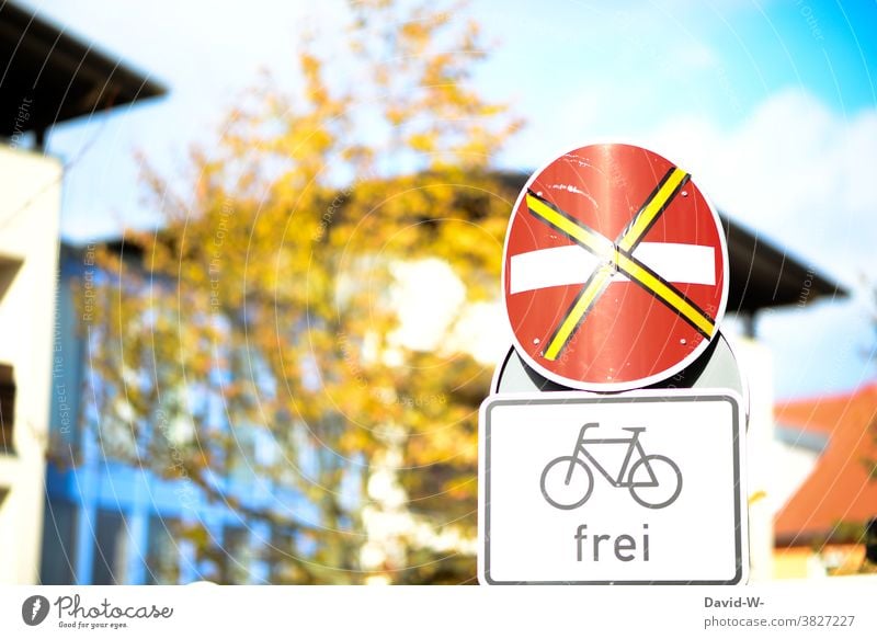 Straßenschilder - Verbot der Einfahrt und Fahrräder Frei - Verkehrsschilder frei Fahrradweg Stadt Schilder & Markierungen verboten erlaubt hinweis