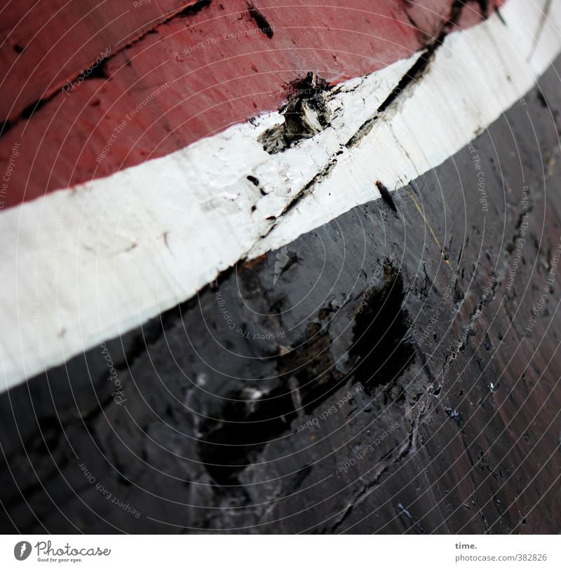 abgeheuert Schifffahrt Schiffsplanken Schiffswrack maritim Armut authentisch historisch kaputt trashig rot schwarz weiß Endzeitstimmung einzigartig Inspiration