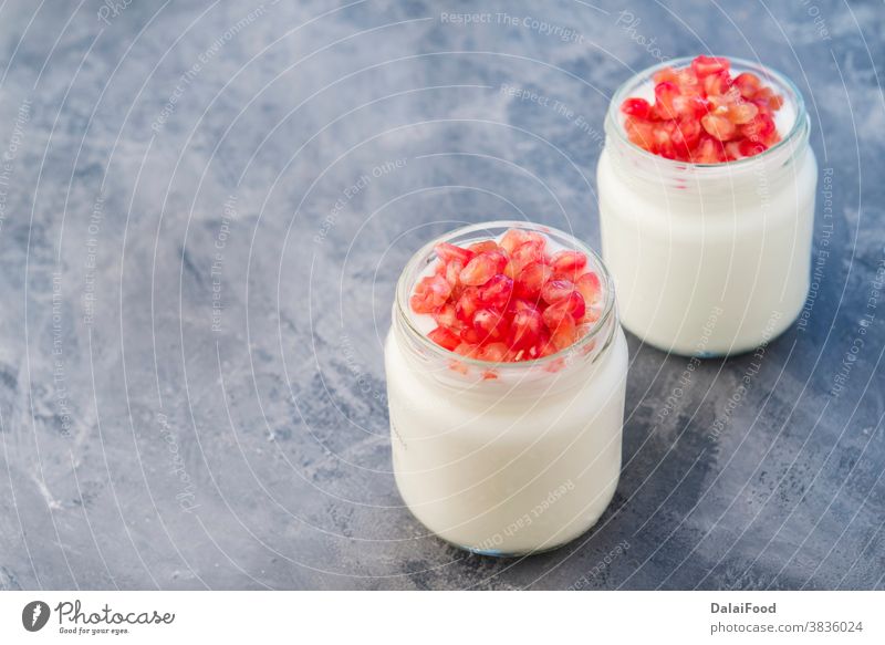 Naturjoghurt mit Früchten Hintergrund Schalen & Schüsseln Frühstück Müsli Sahne knackig Molkerei Dessert Diät Lebensmittel frisch Frucht Gesundheit