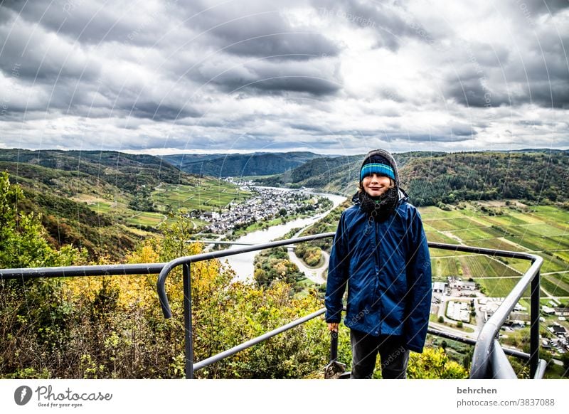 lassegeschichten Moselsteig Weinberg herbstlich Kind Wanderer Jahreszeiten Herbst Hunsrück Moseltal Regen Sohn Kindheit Mosel (Weinbaugebiet) Idylle Ruhe