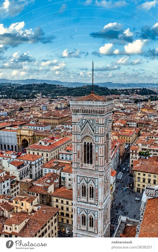 Giottos Glockenturm (Campanile) und die Dächer von Florenz Giottos Kampanile Stadtbild Skyline Dachterrasse Toskana Italien Bell Tower Wahrzeichen Architektur