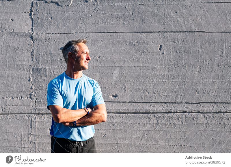 Porträt eines älteren Mannes im Ruhestand Sportler auf der Straße 60 ruhen Rhythmus Gesundheitswesen Fitness Bluthochdruck Training kardial alt Hals Pflege