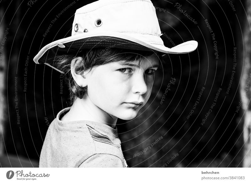 komm hol das lasso raus... Cool Coolness Cowboyhut Hut frech erwartungsvoll Erwartung Liebe hübsch aufmerksam Nahaufnahme Kind Junge Familie & Verwandtschaft
