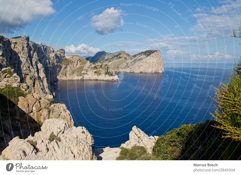 Mallorca, Spanien Cap de Formentor Cap de form gate Felsen MIttelmeergebiet Majorca Mediteran blau blaues cliff cliff line kueste mediterranean area mittelmeer
