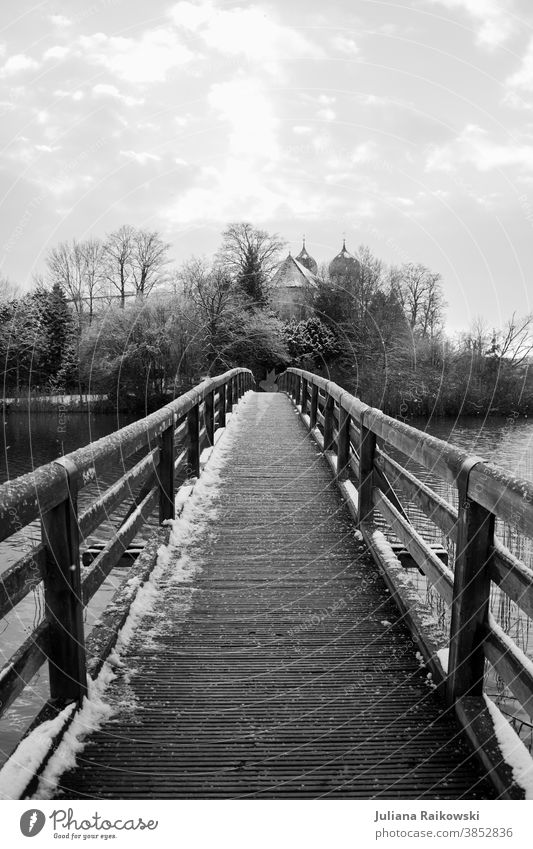 Brücke im Schnee Winter Eis kalt gefroren Kirche frieren weiß Frost Außenaufnahme Natur Tag Schwarzweißfoto Baum Umwelt Menschenleer Landschaft Himmel