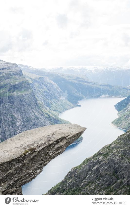 Die berühmte "Zunge" in Trolltunga trolltunga Norwegen Landschaft Fjord Berge u. Gebirge schön Wolken Natur Felsen Skandinavien wandern Ferien & Urlaub & Reisen