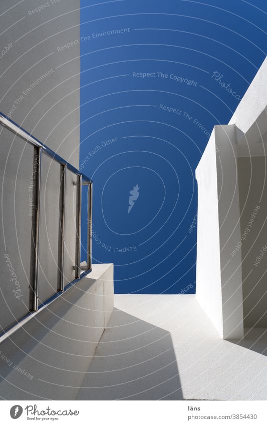 Himmelsleiter Leiter Haus aufwärts aufwärtstrend architektonisch aufsteigen hoch Karriere blau Wand Menschenleer Kreta