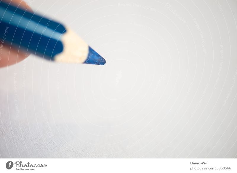 Baluer Buntstift und weißes Papier blau malen zeichnen Buntstifte Stifte Kreativität Kunst art Schule Freizeit & Hobby