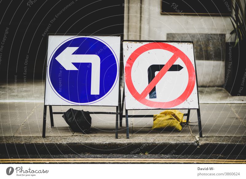 Pfeile links gebot & rechts verbot Straßenverkehr Verkehrsschild Links Verkehrszeichen richtungsweisend