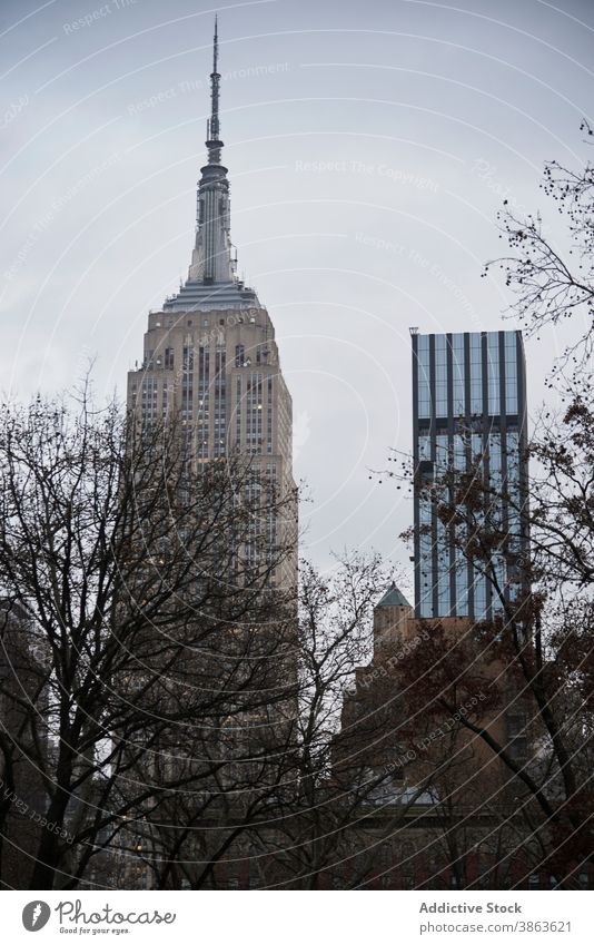 Erstaunlich Wolkenkratzer gegen bewölkten Himmel Großstadt hoch Gebäude Megapolis Megalopolis Stadtbild Beton neu New York State Manhattan USA amerika