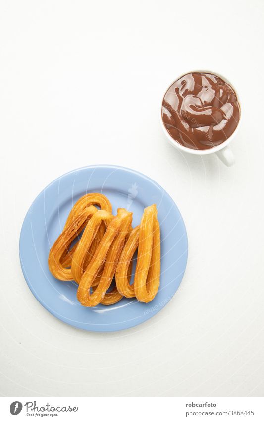 köstliche Churros zum Einnehmen mit heißer Schokolade Spanisch Snack Frühstück Hintergrund traditionell gebraten braun Bäckerei mexikanisch Biskuit Kaffee