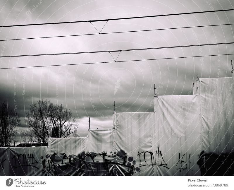 Herbstimpressionen aus der Großstadt Außenaufnahme herbstlich Menschenleer Himmel, Baustelle Tag