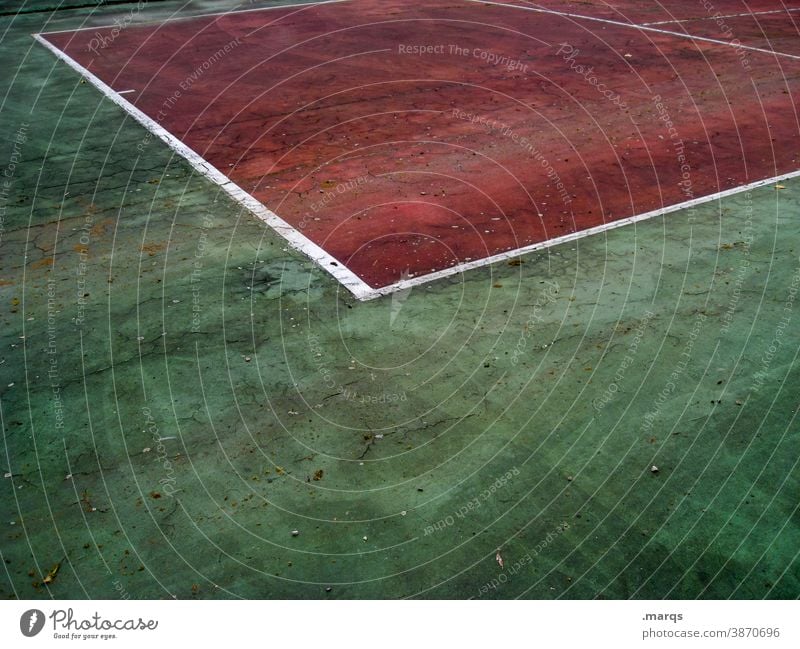 Tennisplatz Linie Konkurrenz Markierung Markierungslinie rot weiß grün Bodenbelag Spielfeld Spielfeldbegrenzung Sportstätten Erfolg Sportveranstaltung Spielen
